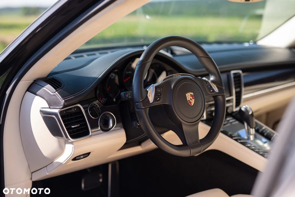 Porsche Panamera Turbo Executive - 16
