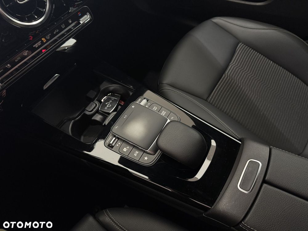 Mercedes-Benz CLA - 27