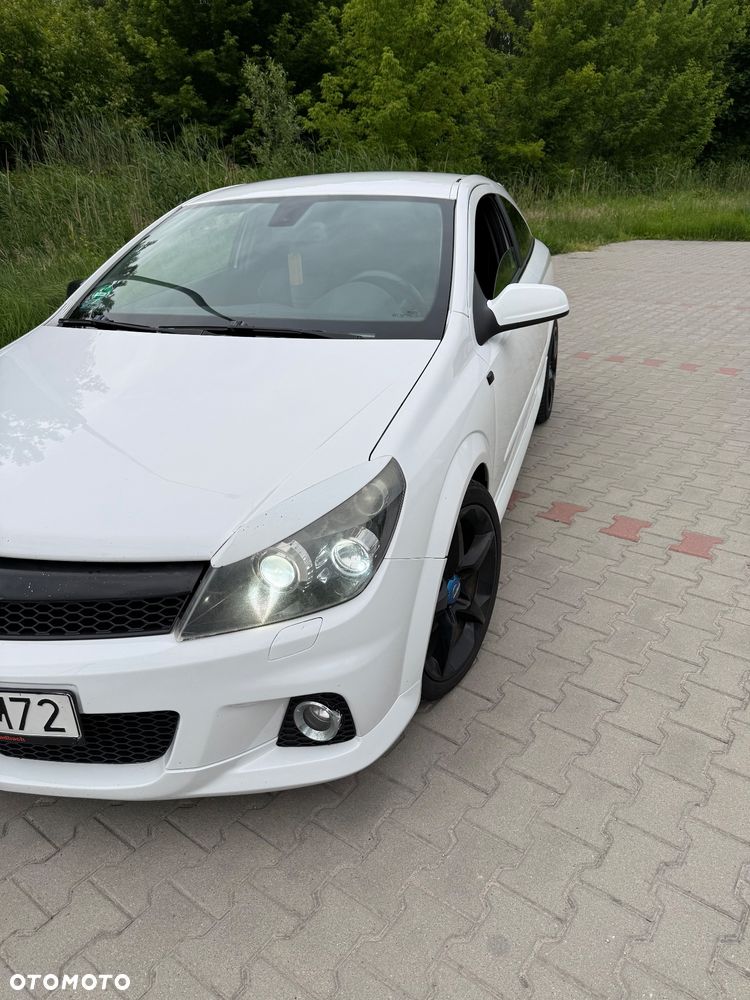 Opel Astra 2.0 Turbo Cosmo - 1