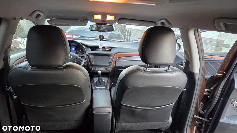Toyota Avensis 1.8 Premium - 10