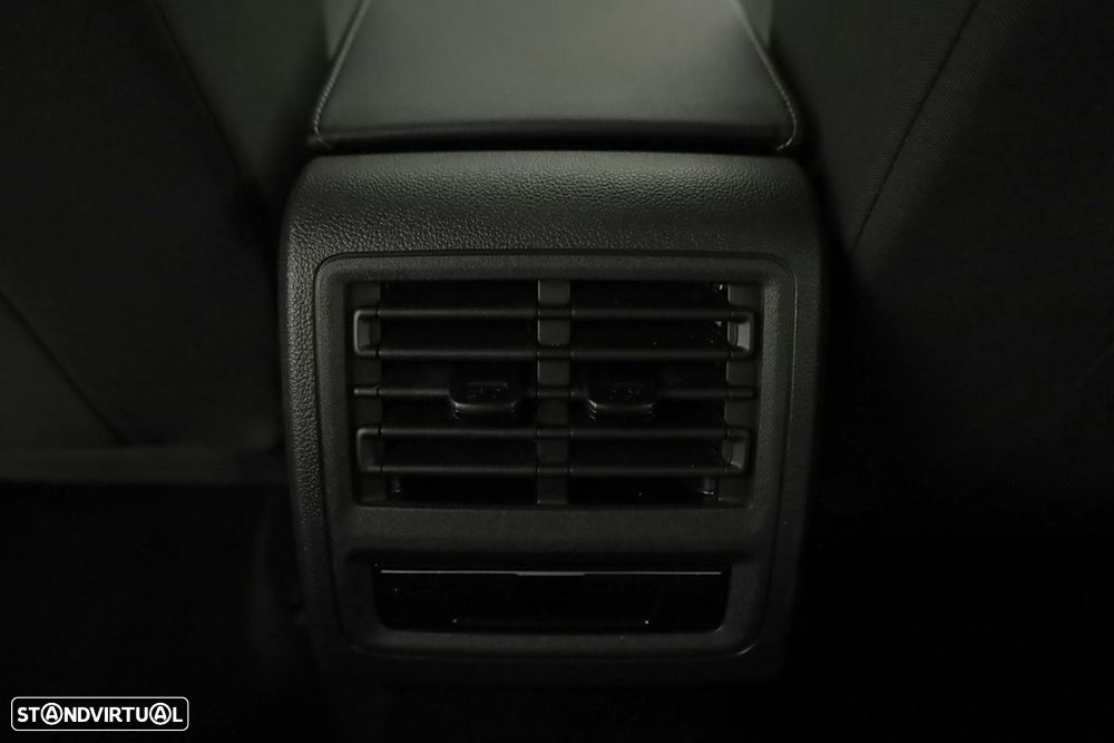 VW Golf 1.5 TSI e-Hybrid Life DSG - 24