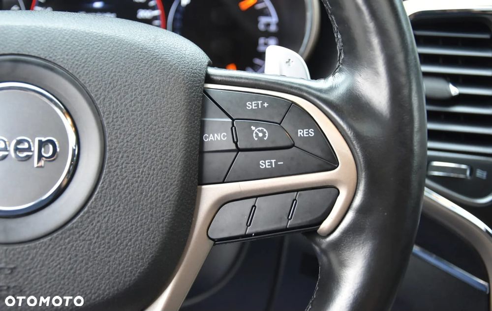 Jeep Grand Cherokee - 25