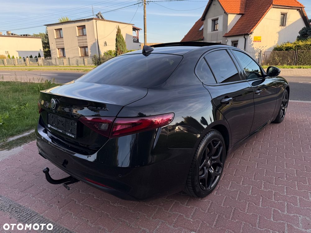Alfa Romeo Giulia 2.2 AT8 Business - 11