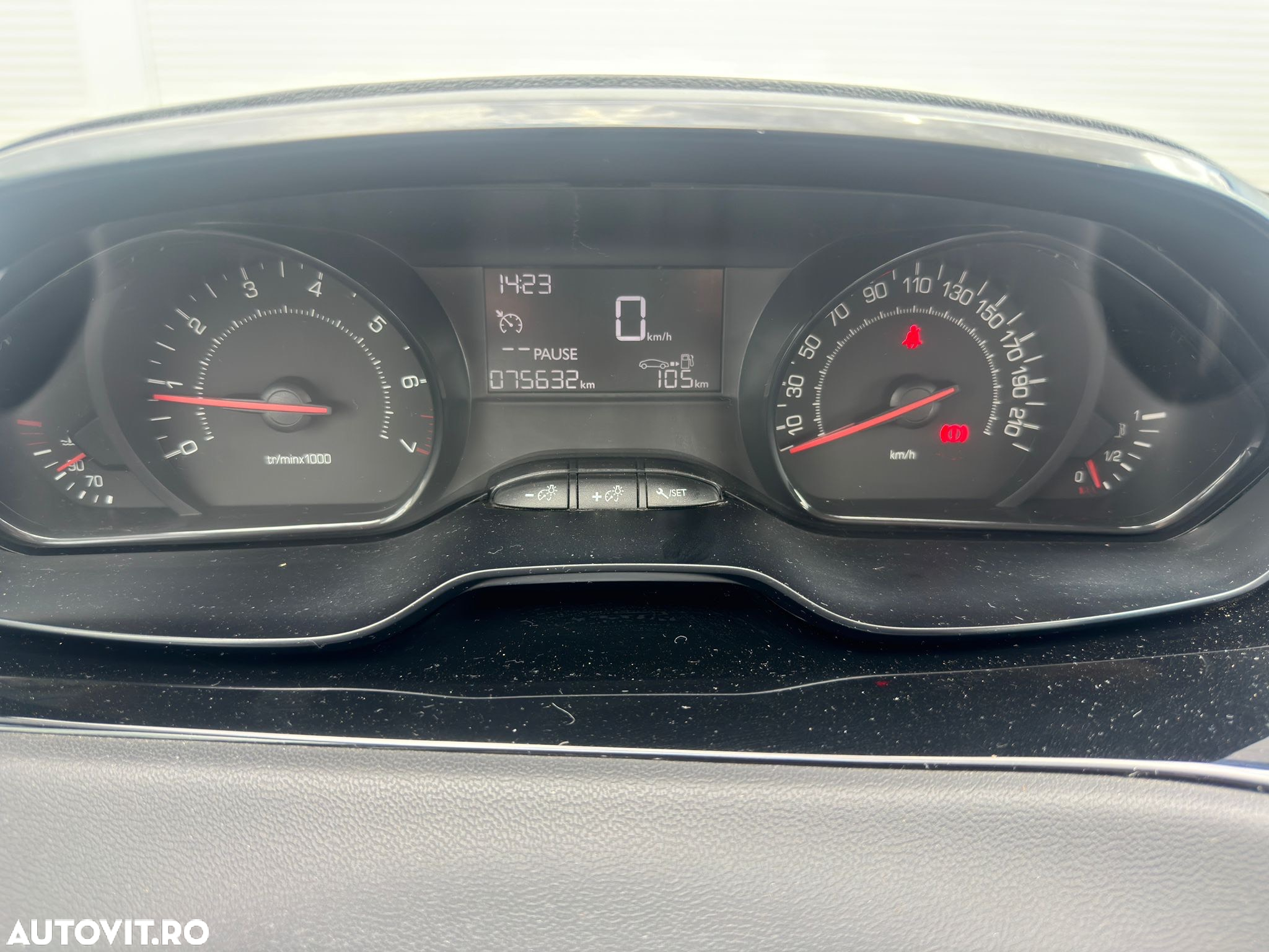 Peugeot 208 1.0 L PureTech Access - 5