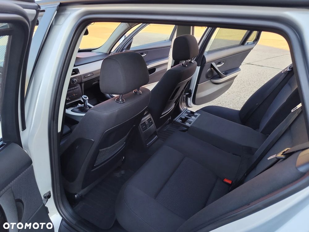 BMW Seria 3 318d DPF Edition Sport - 15
