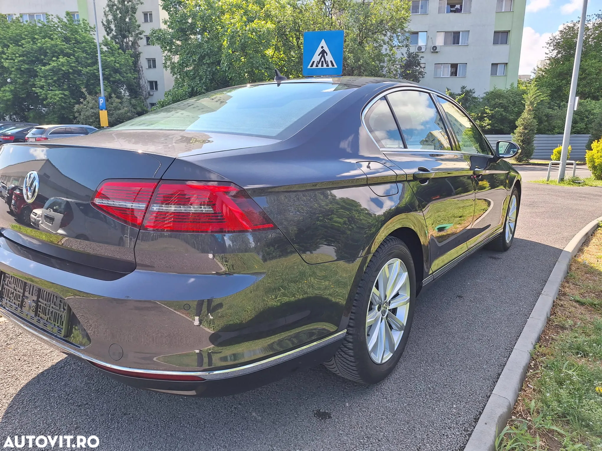 Volkswagen Passat Variant 1.6 TDI SCR DSG Business - 4