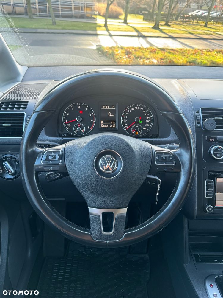 Volkswagen Touran - 22