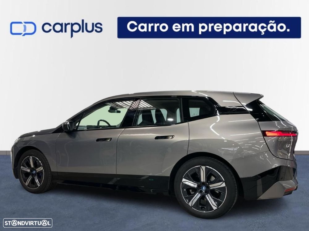 BMW iX xDrive 50 — fotografia 2