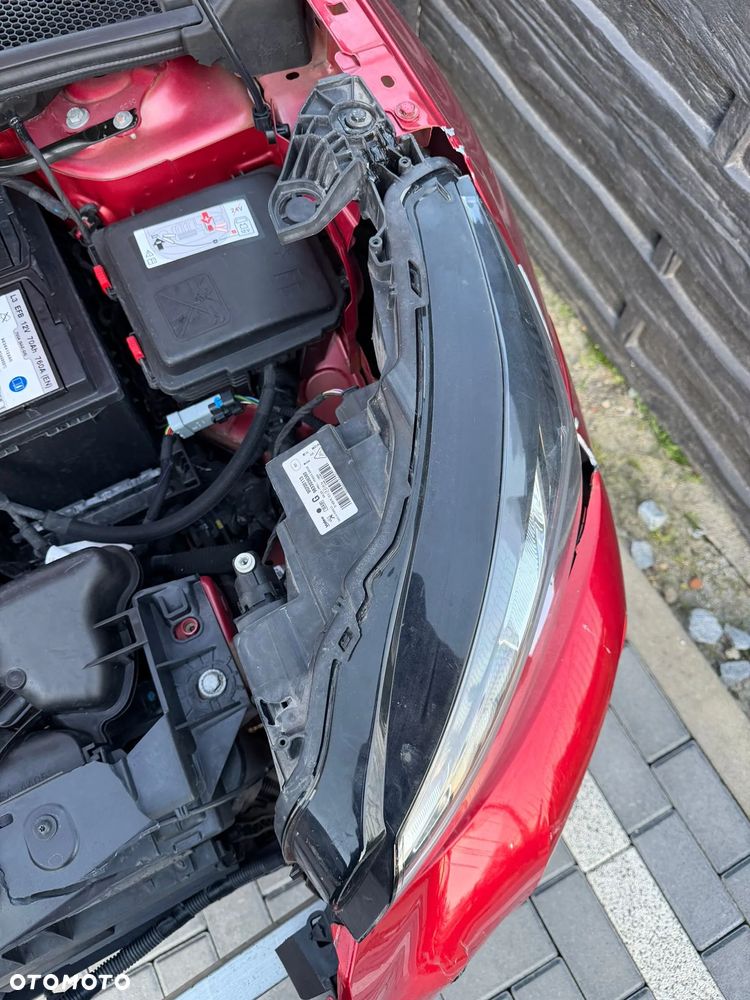 Peugeot 2008 BlueHDi 130 EAT8 Allure Pack - 28