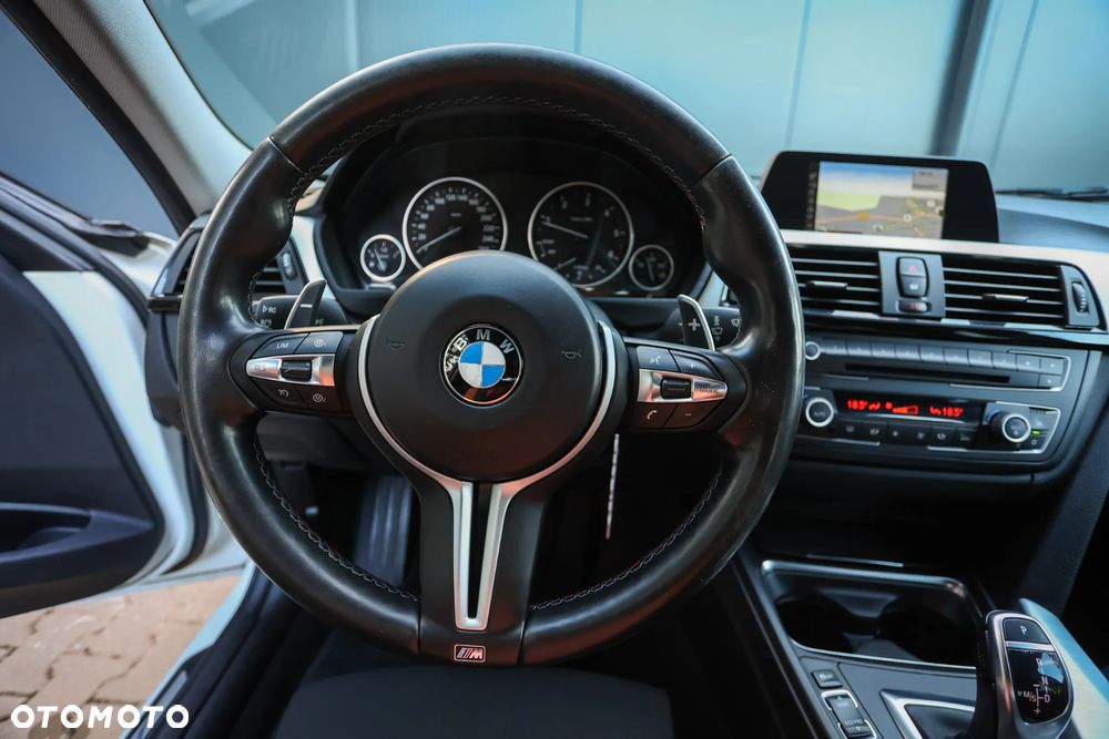 BMW Seria 3 320d Sport Line - 23