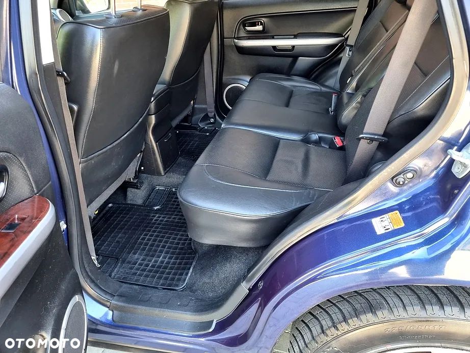 Suzuki Grand Vitara 2.0 Comfort + - 10