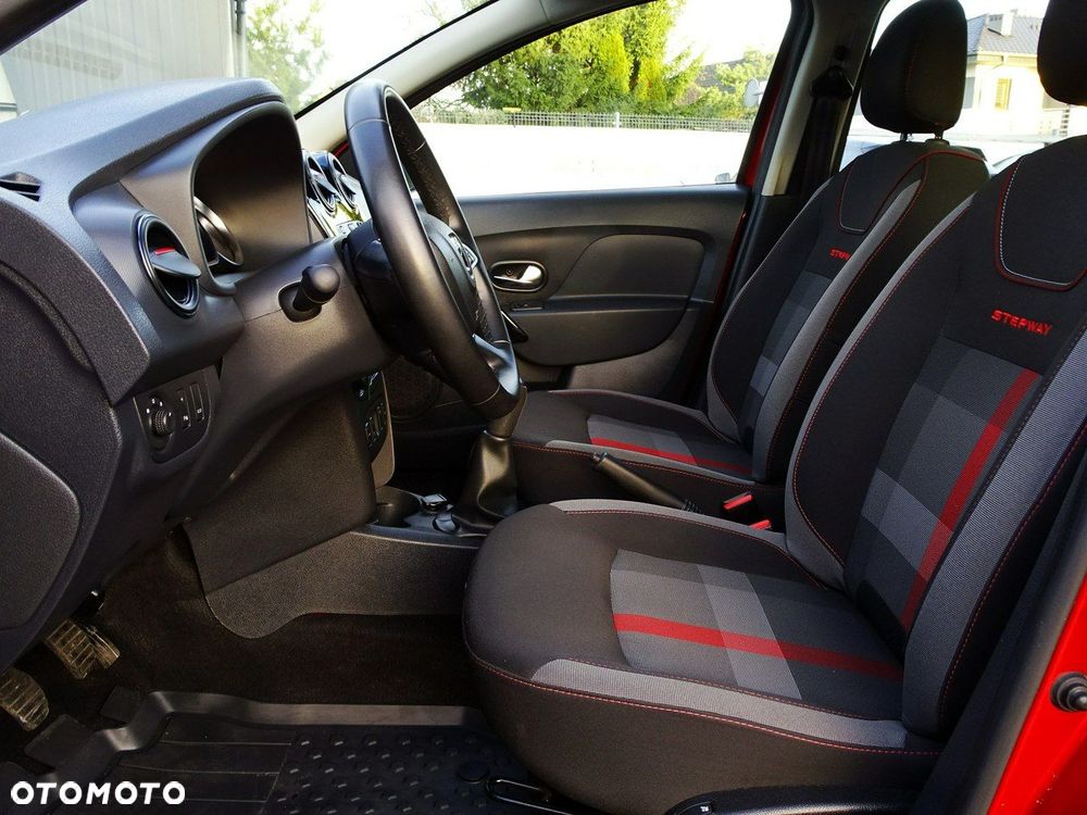 Dacia Logan TCe 90 S&S Stepway Celebration - 24