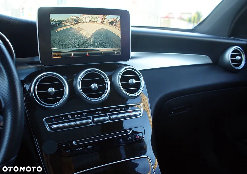 Mercedes-Benz GLC 300 4Matic 9G-TRONIC AMG Line - 12