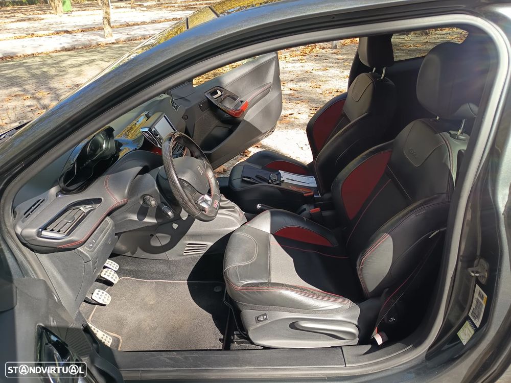 Peugeot 208 GTI 200 THP - 11