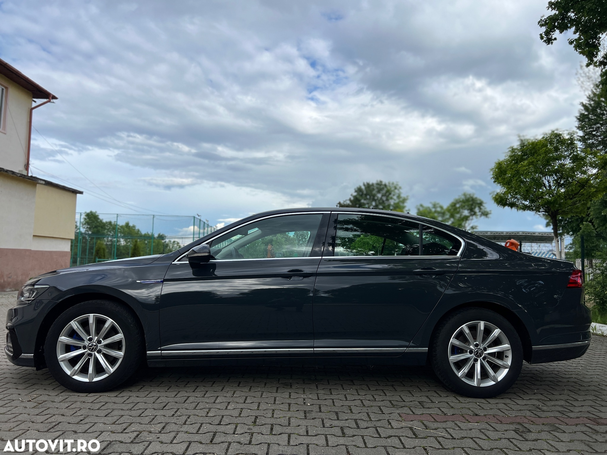 Volkswagen Passat - 4