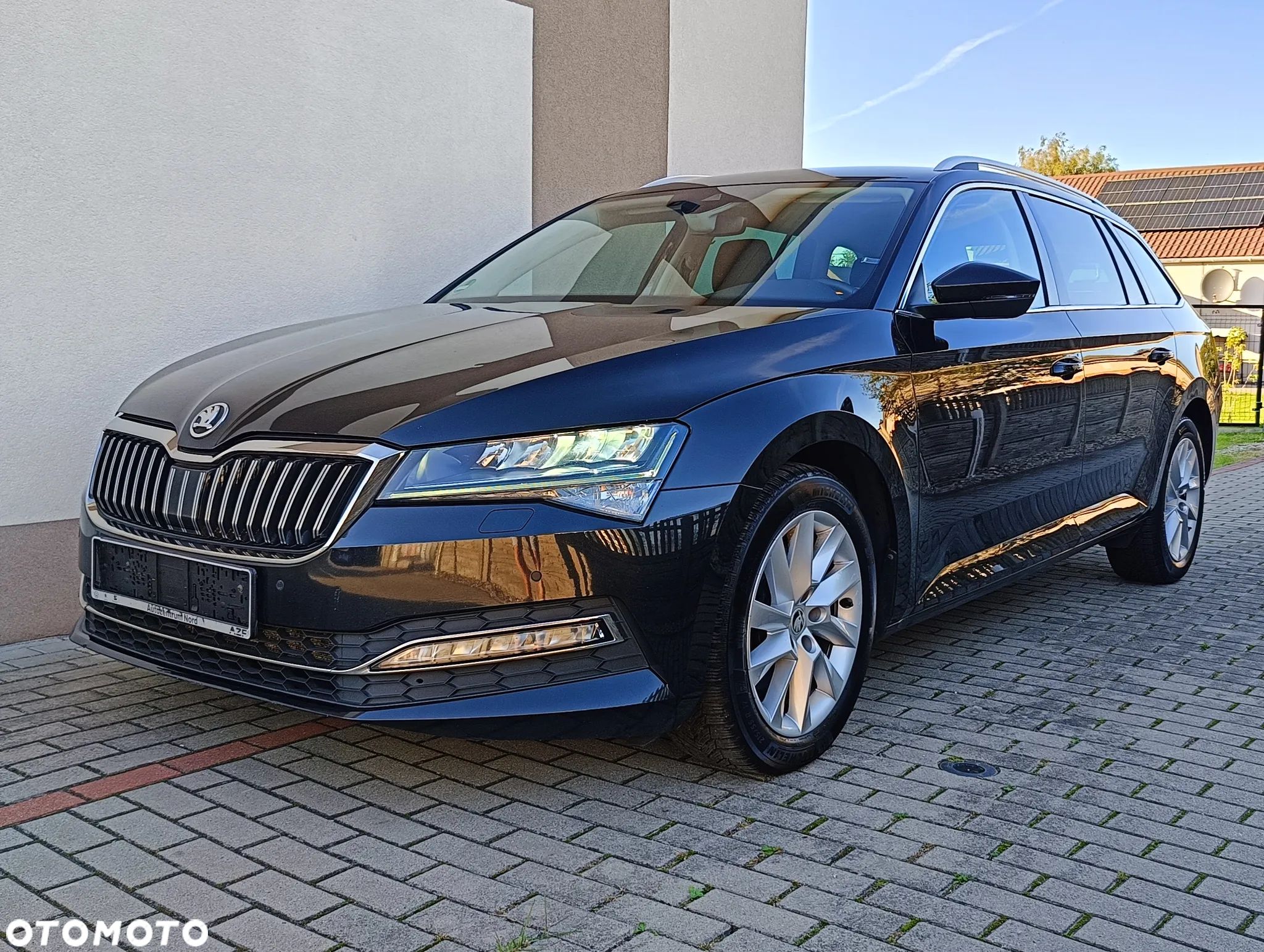 Skoda Superb Combi 2.0 TDI DSG Ambition - 1