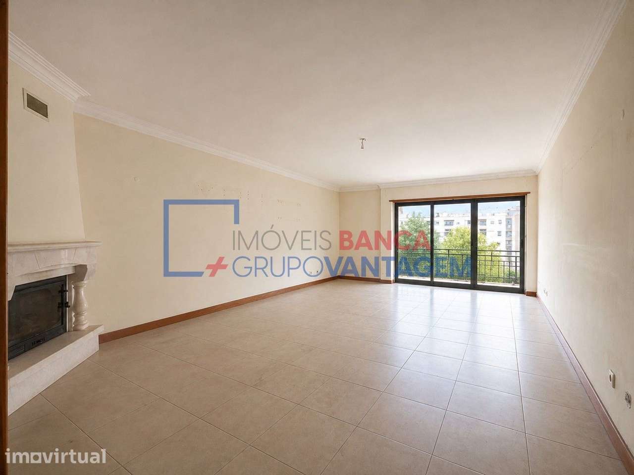 APARTAMENTO T3 COM GARAGEM E ARRECADAÇÃO - Grande imagem: 2/25