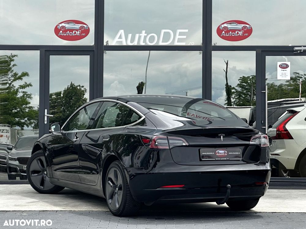 Tesla Model 3 - 3