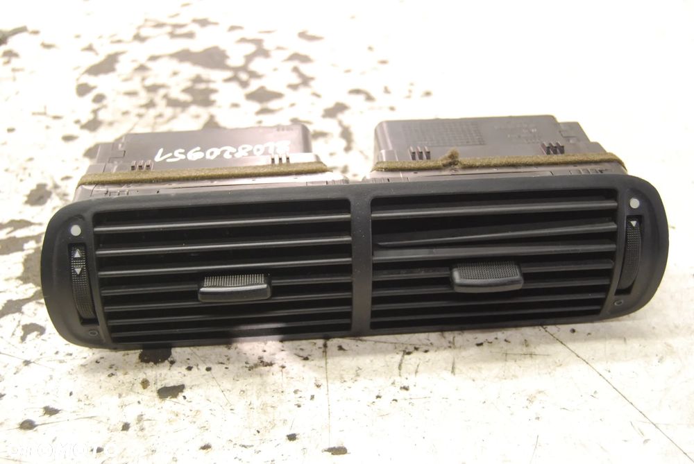 KRATKA NAWIEWU ŚRODKOWA 8L0820951 AUDI A3 8L SEAT TOLEDO II LEON I - 4