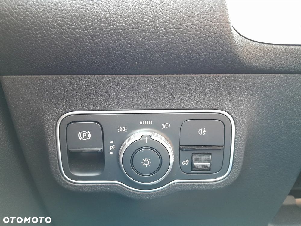 Mercedes-Benz GLB 200 AMG Line 7G-DCT - 14