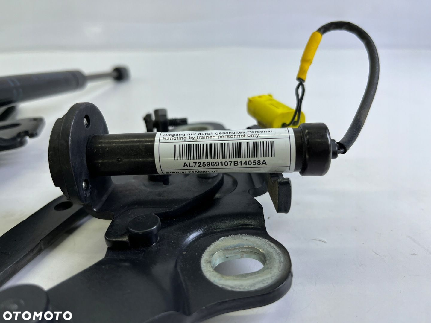 ZAWIAS MASKI LEWY B39 NABÓJ PIROTECHNICZNY BMW GT F34 OE 7259691 OE 7239415 - 6