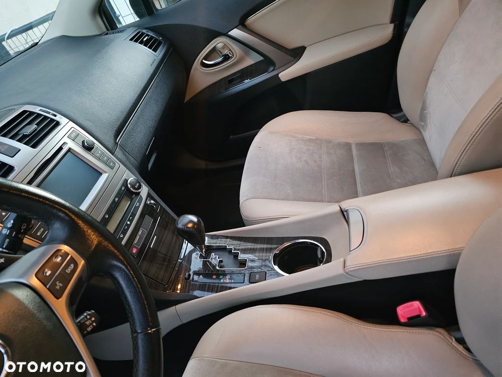 Toyota Avensis 2014 photo 3