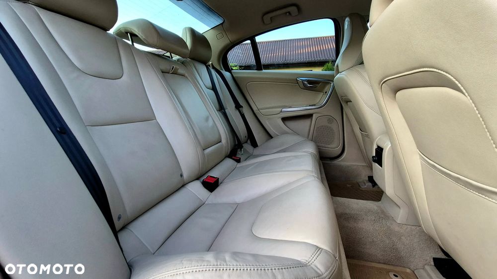 Volvo S60 D2 Summum - 24