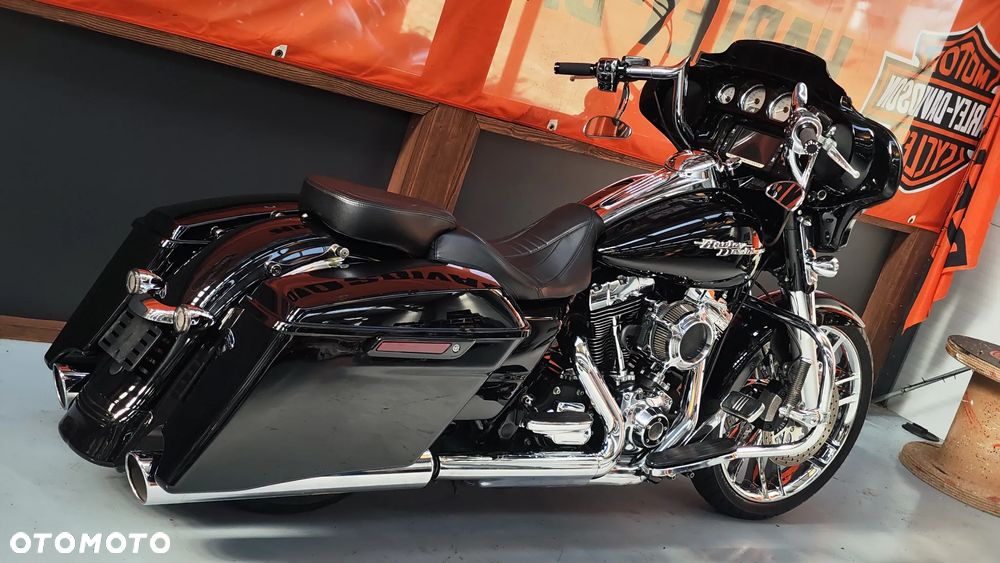Harley-Davidson Touring Street Glide - 4