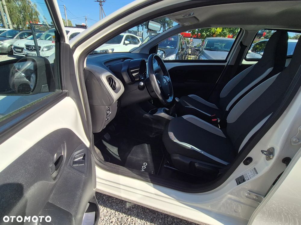 Toyota Aygo x-play Eco - 24