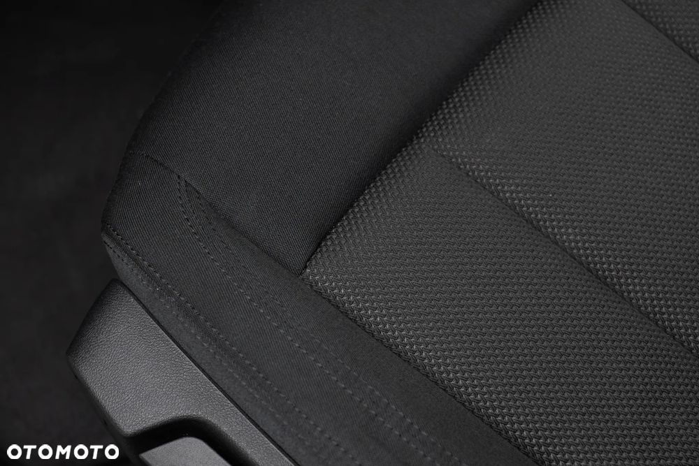 BMW Seria 3 318i - 23