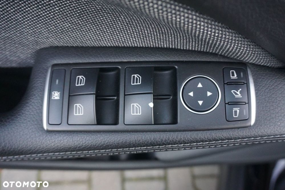 Mercedes-Benz GLA 200 7G-DCT Urban - 9