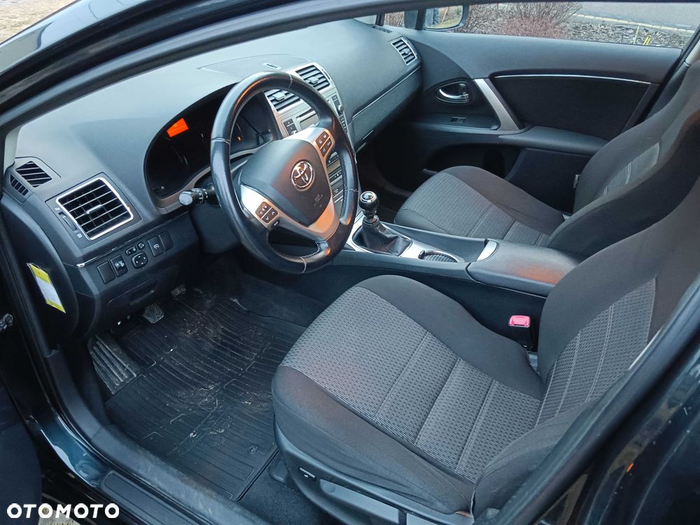 Toyota Avensis - 8