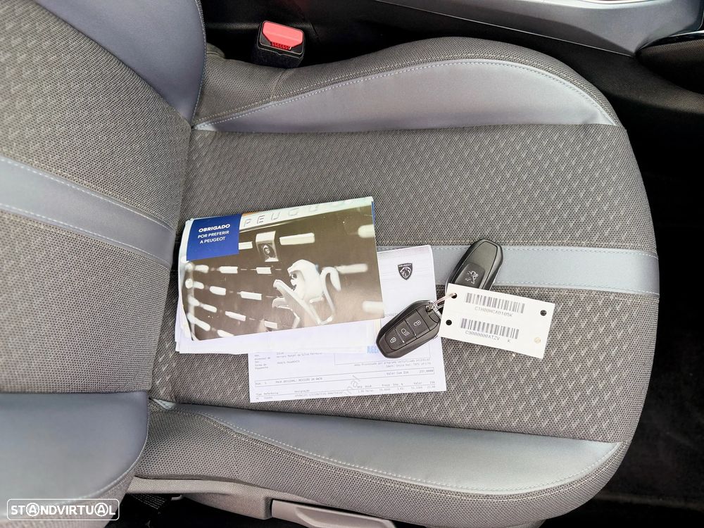 Peugeot 2008 1.2 PureTech Allure - 10