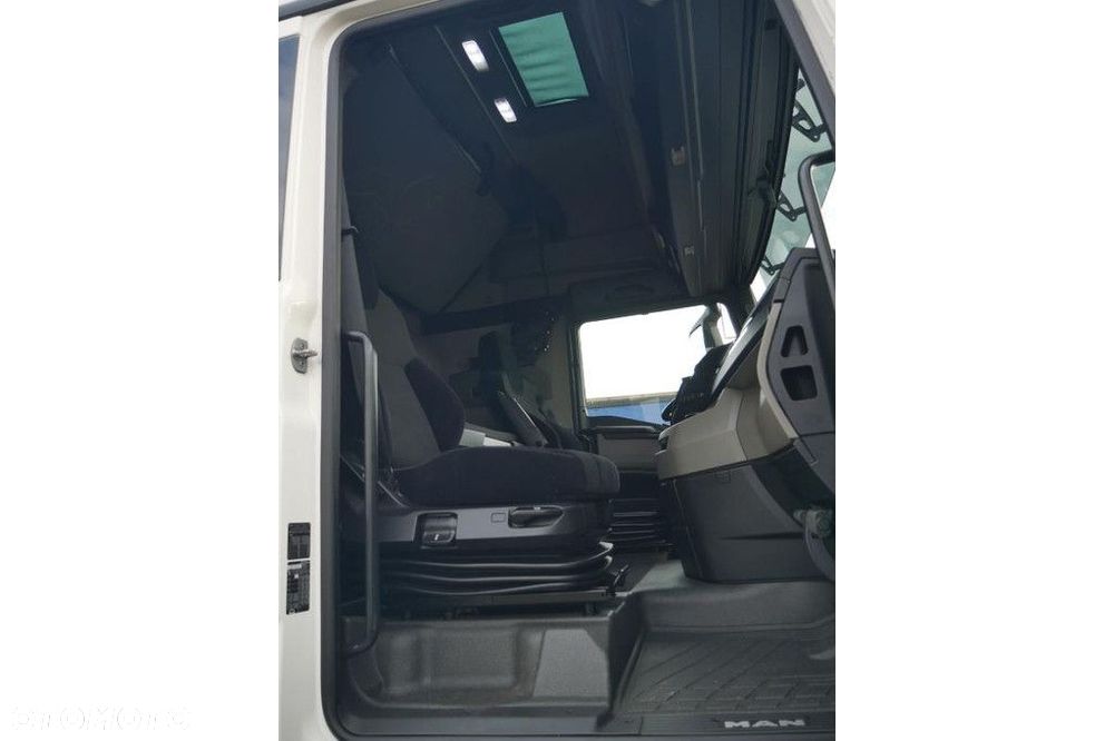 MAN Vehicle Tractor 4x2 Standard - 5