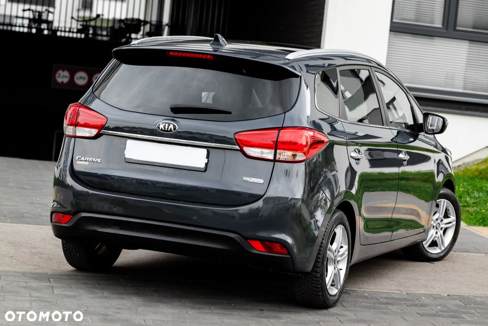 Kia Carens 1.7 CRDi 141 Dream Team Edition - 13