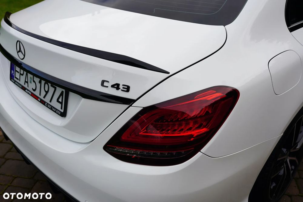 Mercedes-Benz Klasa C AMG 43 4Matic 9G-TRONIC - 23