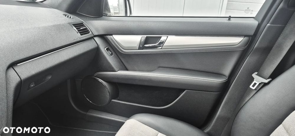 Mercedes-Benz Klasa C 200 CDI BlueEff Avantgarde - 16