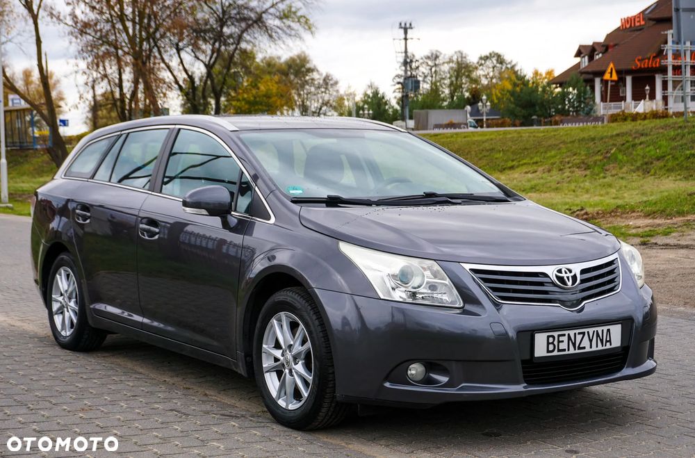 Toyota Avensis 1.8 Comfort - 17