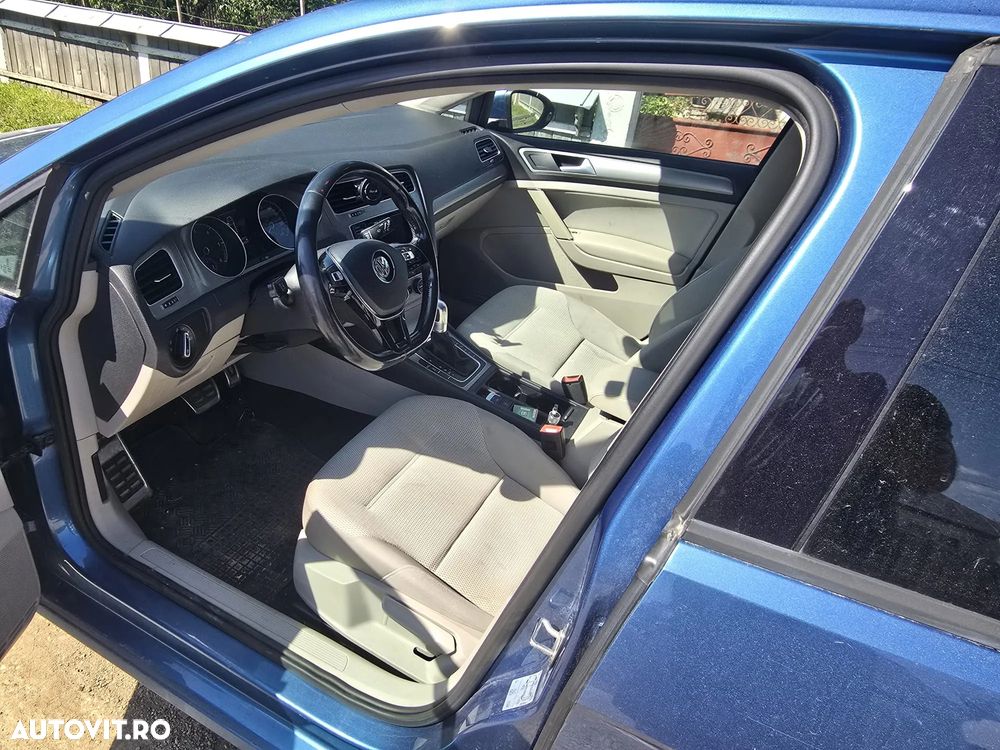 Volkswagen Golf - 6