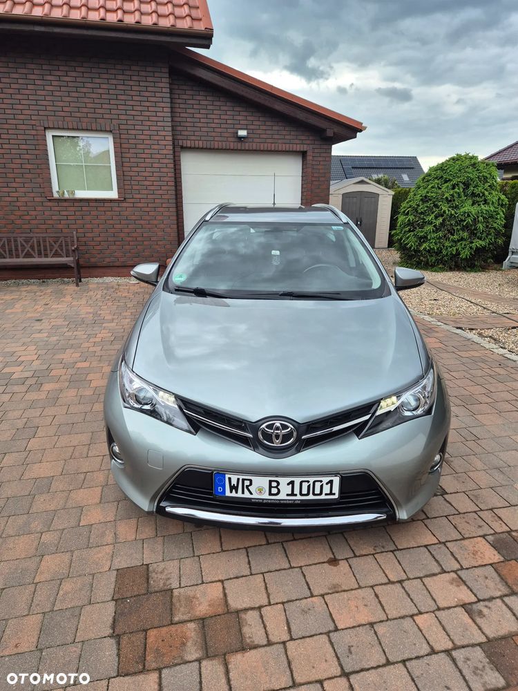 Toyota Auris 2.0 D-4D Executive - 1