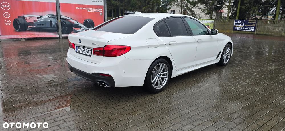 BMW Seria 5 520d M Sport - 4