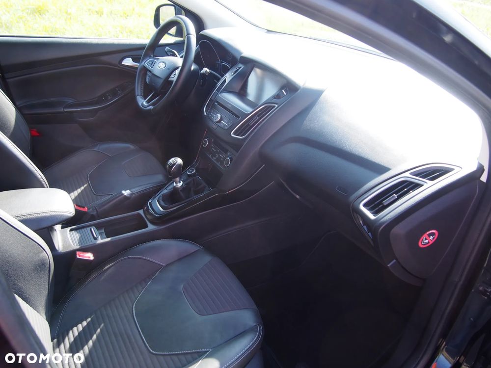 Ford Focus SW 1.0 EcoBoost Titanium - 11