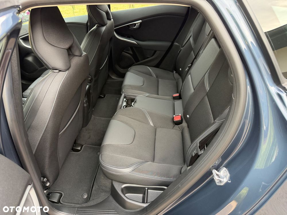 Volvo V40 D2 Momentum - 9