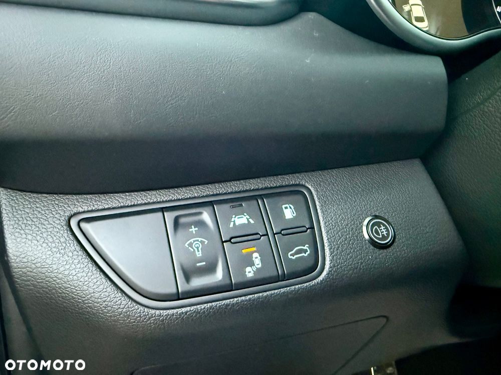 Genesis G70 - 24