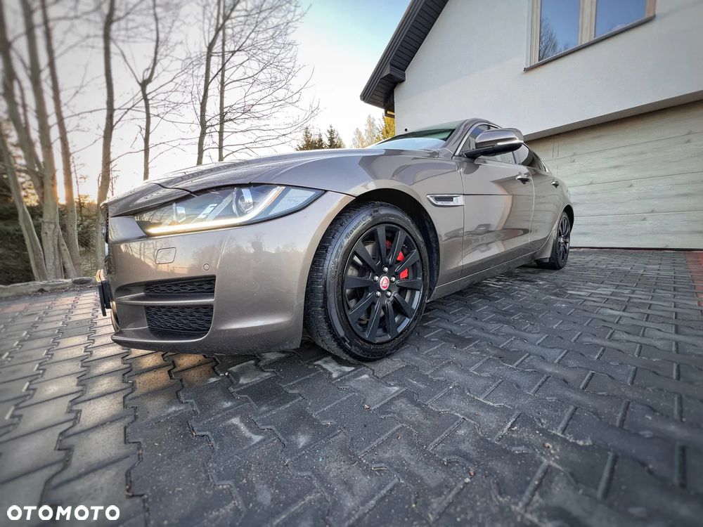 Jaguar XE 2.0 T Pure - 5
