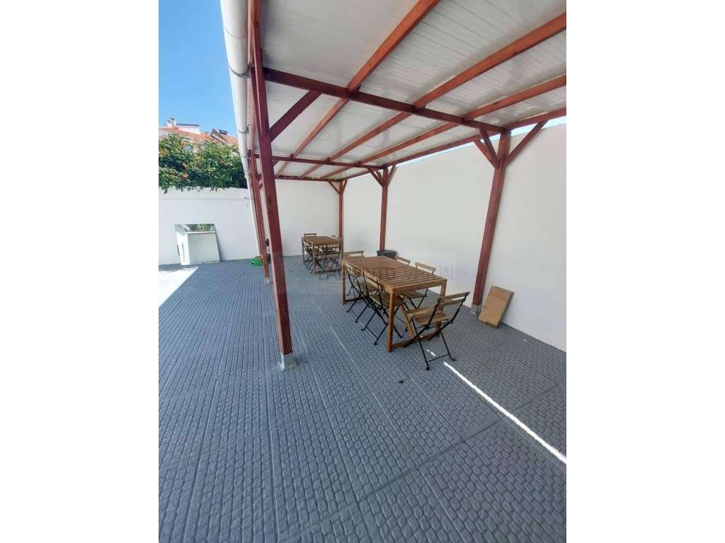 Vende-se duas moradias contíguas e abertas entre si, T9, na Ajuda -... - Grande imagem: 3/22