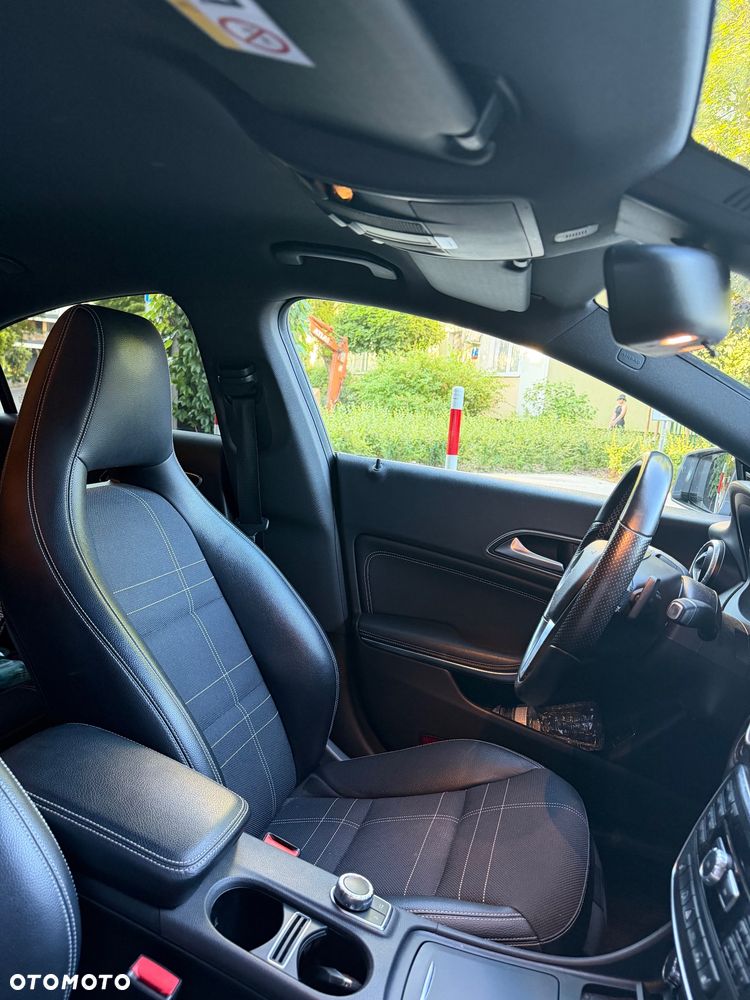 Mercedes-Benz CLA 220 d 4Matic 7G-DCT - 10