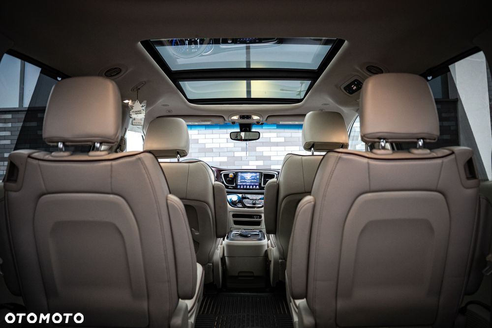 Chrysler Pacifica - 30