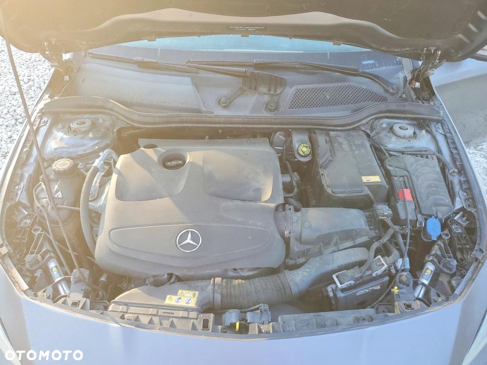 Mercedes-Benz CLA 250 4Matic 7G-DCT - 11