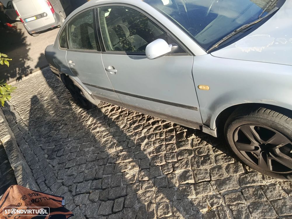 VW Passat 1.9 TDi Confortline - 4